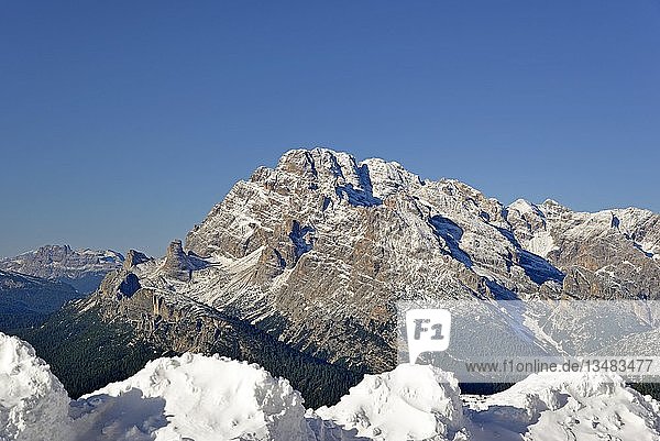 Blick von der Auronzohütte 2320 m zum Cristallino di Misurina 2775 m  Sextner Dolomiten  Südtirol  Südtirol  Italien  Europa