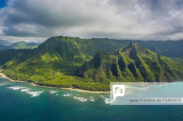 Luftaufnahme der N? Pali-Küste  Kauai  Hawaii  USA  Nordamerika