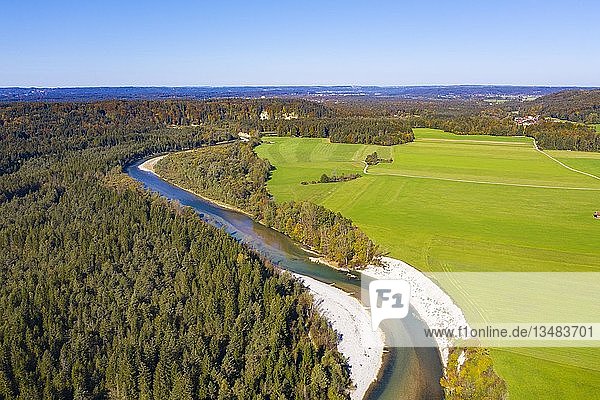 Flusslauf Isar  Naturschutzgebiet Isarauen  bei Bairawies bei Dietramszell  Drohnenaufnahme  Oberbayern  Bayern  Deutschland  Europa
