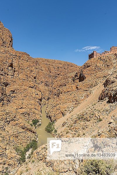 Dades-Schlucht  Schlucht mit Fluss Oued Dades  Marokko  Afrika