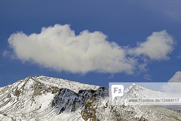 Schareck 3123 m,  Goldberggruppe,  Bergstation Schareckbahn mit Schnee und Wolken,  Heiligenblut,  Nationalpark Hohe Tauern,  Kärnten,  Österreich,  Europa
