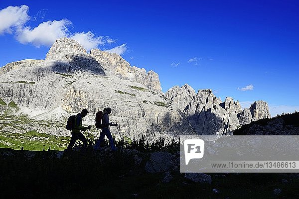 Silhouette  hikers on the hiking trail 101  behind the summit of the Einser  Sexten Dolomites  Alta Pusteria  South Tyrol  Italy  Europe