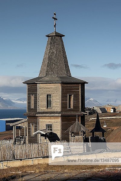 Hölzerne russisch-orthodoxe Kirche  Russische Bergarbeitersiedlung Barentsburg  Isfjorden  Spitzbergen  Svalbard  Norwegen  Europa
