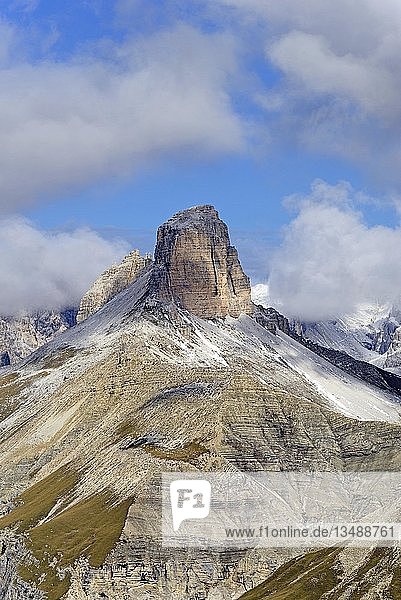 Schwabenalpenkopf 2687 m  bewölkter Himmel  blauer Himmel  Sextener Dolomiten  Provinz Südtirol  Südtirol  Italien  Europa