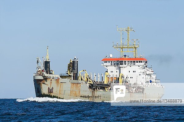 Spülschiff Baggerschiff in der Ostsee Deutschland Europa