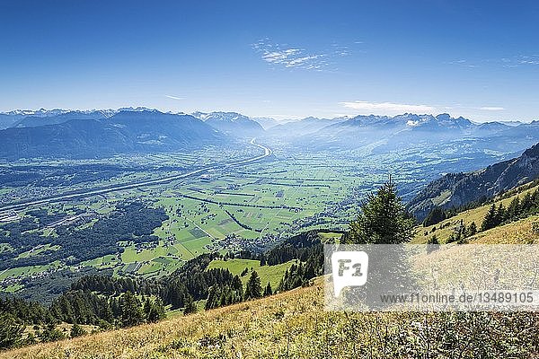 Blick auf das Rheintal vom geologischen Höhenweg aus gesehen  Kanton Appenzell Innerrhoden  Schweiz  Europa