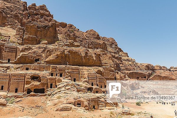 In Fels gehauene Häuser  Nabatäerstadt Petra  nahe Wadi Musa  Jordanien  Asien