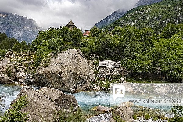 Fluss Theth in Theth Nationalpark Theth Albanische Alpen Prokletije Qark Shkodra Albanien Europa