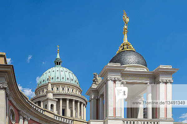 Fortunaportal des Potsdamer Stadtschlosses und St. Nikolai Potsdam Brandenburg Deutschland Europa