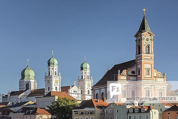 Dom St. Stephan und Pfarrkirche St. Paul  Passau  Niederbayern  Bayern  Deutschland  Europa