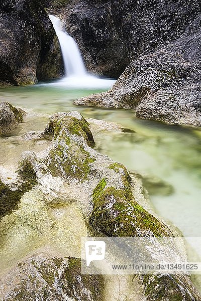 Almbachschlucht mit Wasserfall  Marktschellenberg  Berchtesgadener Land  Bayern  Deutschland  Europa