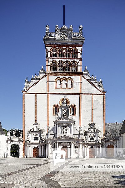 Benediktinerabtei St. Matthias mit romanischer Basilika  Wallfahrtsort  Trier  Rheinland-Pfalz  Deutschland  Europa