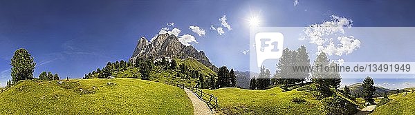 360Â° Panoramablick vom Peitlerkofel  Sasso delle Putia  am Wuerzjoch  Passo delle Erbe  Villnoess  Funes  Dolomiten  Südtirol  Italien  Europa