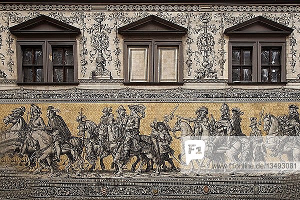 Wandgemälde des Fürstenzuges an der Fassade  Stallhof  Dresden  Sachsen  Deutschland  Europa