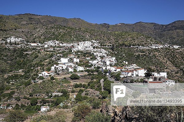 Blick auf das Bergdorf Tejeda  Barranco de Tejeda  Gran Canaria  Kanarische Inseln  Spanien  Europa