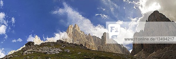 Panorama im Langkofel und Plattkofelmassiv nahe der Langkofelhütte Grödnertal Südtirol Italien Europa