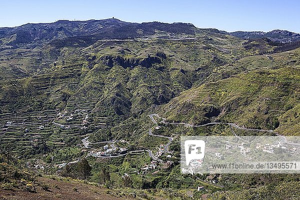 Blick auf die Berglandschaft um El Estanco  hinter dem Pico de las Nieves  Gran Canaria  Kanarische Inseln  Spanien  Europa