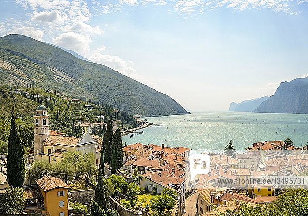 Blick auf die Altstadt von Turbel  Torbole  Gardasee  Trentino  Italien  Europa