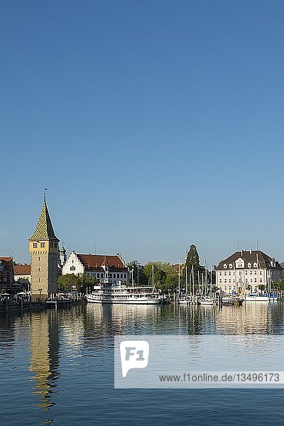 Hafen mit Mangturm  Lindau  Bodensee  Bayern  Deutschland  Europa