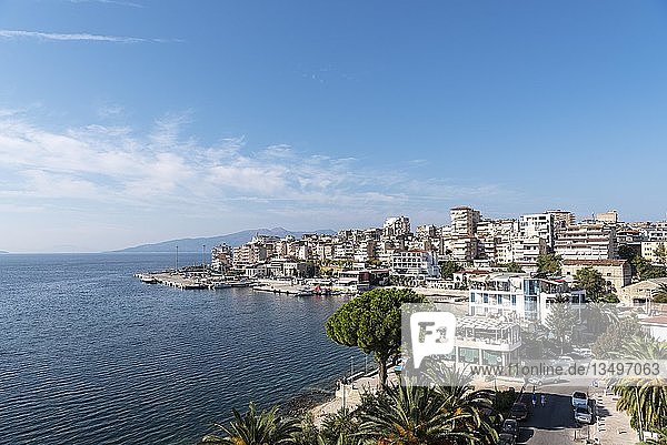 Stadtansicht mit Fährhafen  Saranda  Ionisches Meer  Albanien  Europa