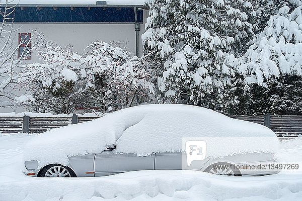 Snowed-in car  Munich  Upper Bavaria  Bavaria  Germany  Europe