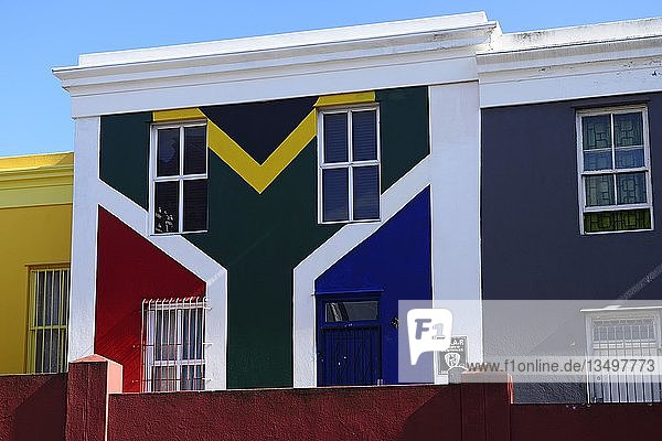 Haus in den Farben der südafrikanischen Flagge  Bo Kaap  Cape Malay  Kapstadt  Westkap  Südafrika  Afrika