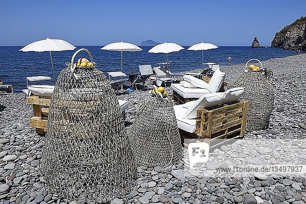 Strandcafé in Canneto  Lipari  Liparische oder Äolische Inseln  Sizilien  Italien  Europa