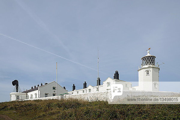 Leuchtturm und Nebelhorn von Lizard Point dem südlichsten Punkt Großbritanniens Lizard Cornwall England Großbritannien Europa