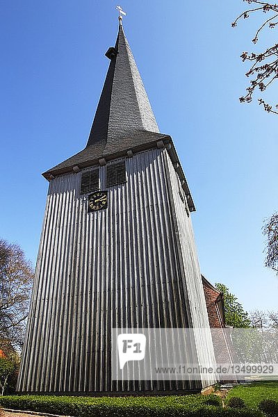 Glockenturm  historische St. Nikolai-Kirche in Borstel  Gemeinde Jork  Altes Land  Landkreis Stade  Niedersachsen  Deutschland  Europa