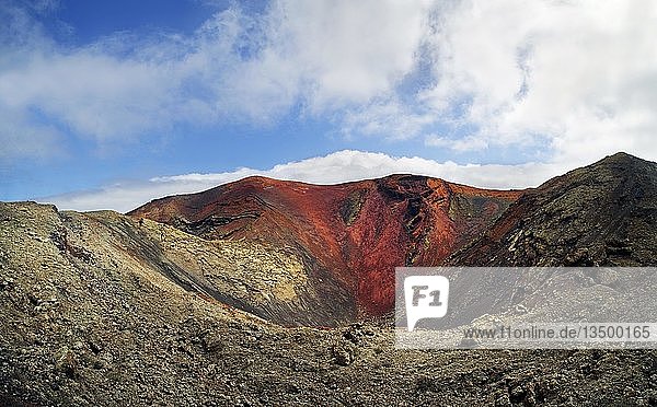 Vulkanlandschaft  Krater  Montanas de Fuego  Timanfaya-Nationalpark  Lanzarote  Kanarische Inseln  Spanien  Europa