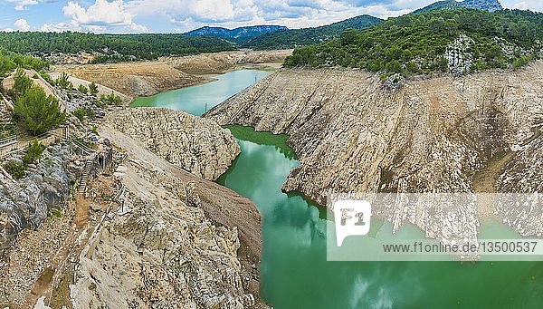 Stausee Barrage de Bimont mit abgesenkten Wasserstand Beaurecueil Provence-Alpes-Côte d'Azur Frankreich Europa