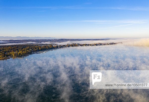 Morgennebel Ã¼ber dem Starnberger See mit Blick auf Seeshaupt bei MÃ¼nsing  Drohnenaufnahme  FÃ¼nfseenland  Oberbayern  Bayern  Deutschland  Europa