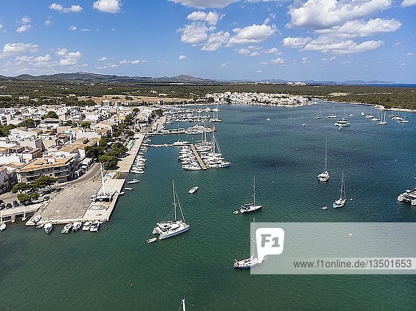 Luftaufnahme Bucht Hafen von Portocolom Punta de ses Crestes Potocolom Mallorca Balearen Spanien Europa