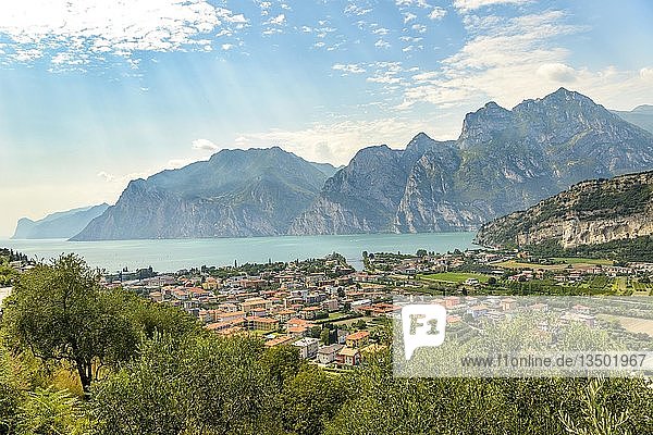 Blick auf Turbel  Torbole  Gardasee  Trentino  Italien  Europa