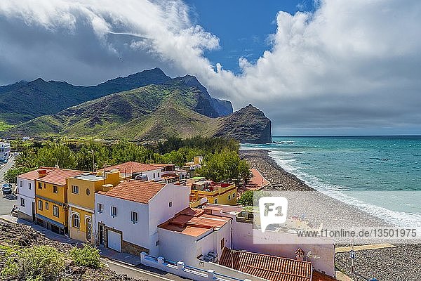 Wohnhäuser und Parque Rubén Perez am Charco de la Aldea Los Caserones Gran Canaria Spanien Europa
