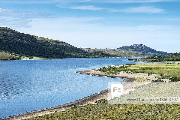 Das 9 5 km lange und 1 2 km breite Süßwasserloch Hope  Inverhope  nördliche Highlands  Schottland  Vereinigtes Königreich  Europa