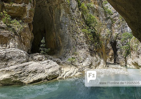 Lengarica-Schlucht  Fluss Lengaricë  bei Përmet  Nationalpark Hotova-Dangell  Gjirokastra  Gjirokastër  Albanien  Europa