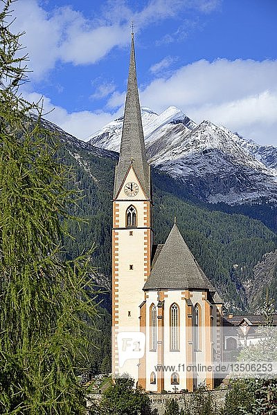 Spätgotische Pfarrkirche St. Vinzenz  Heiligenblut  Nationalpark Hohe Tauern  Kärnten  Österreich  Europa