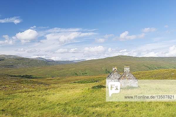 Verlassenes und verfallenes Cottage aus der Zeit der Highland Clearances  Alltnacaillich  Northern Highlands  Schottland  Vereinigtes Königreich  Europa