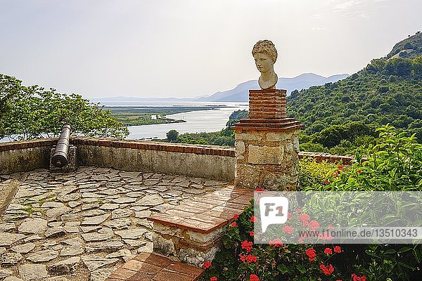 Apollo-Büste  venezianische Burg  antike Stadt Butrint  Vivar-Kanal  Butrint-Nationalpark  bei Saranda  Qarc Vlora  Albanien  Europa
