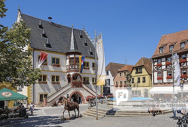 Rathaus  Marktplatz  Volkach  Unterfranken  Mainfranken  Franken  Bayern  Deutschland  Europa