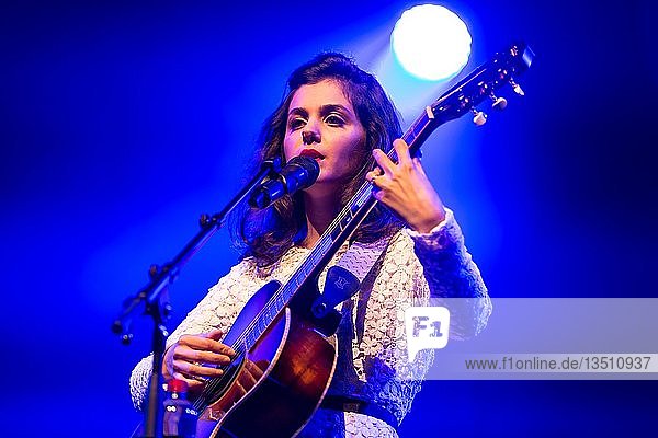 Die britische Sängerin und Songwriterin Katie Melua live beim Blue Balls Festival Luzern  Schweiz  Europa