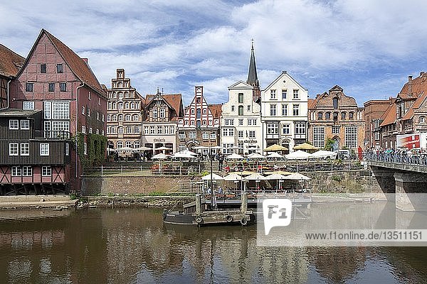 Historische Bürgerhäuser und Kaufmannshäuser  Alter Hafen  Altstadt  Lüneburg  Niedersachsen  Deutschland  Europa