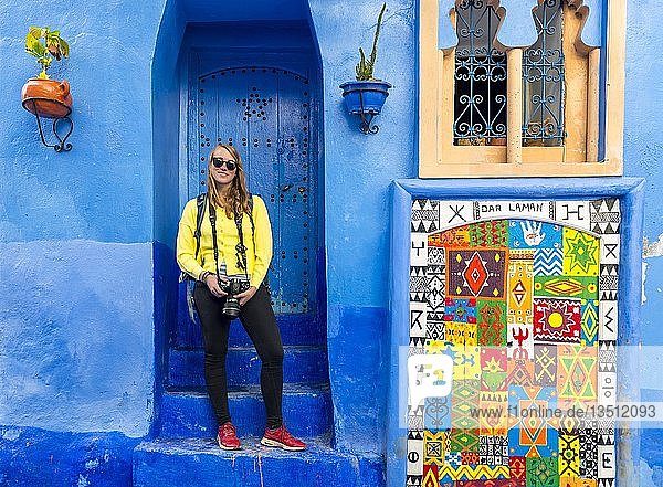 Young woman in the old town  Blue house walls  Medina of Chefchaouen  Chaouen  Tangier-Tétouan  Kingdom of Morocco