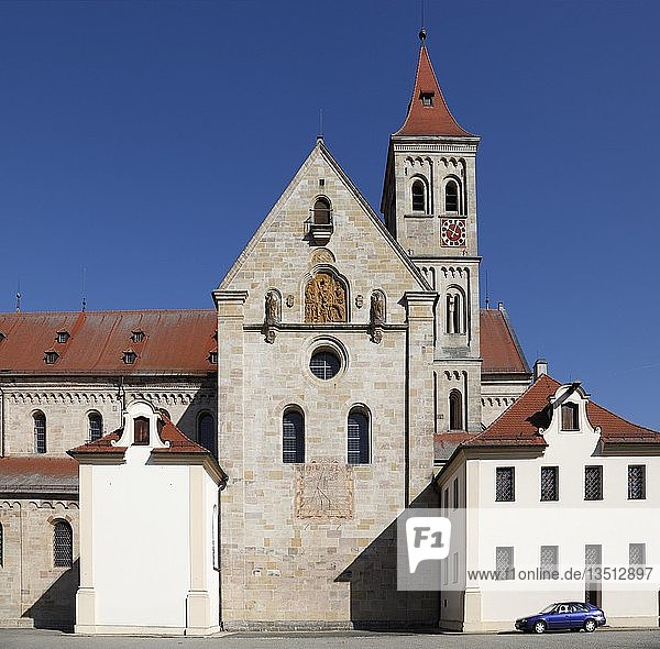 Basilika St. Vitus  ehemalige Stiftskirche St. Vitus  Ostfassade und Vorhalle  Ellwangen an der Jagst  Baden-Württemberg  Deutschland  Europa