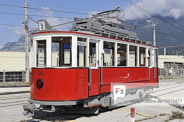 Straßenbahntriebwagen TW 28 der Tiroler Museumsbahnen  Baujahr 1910  Innsbruck  Tirol  Österreich  Europa