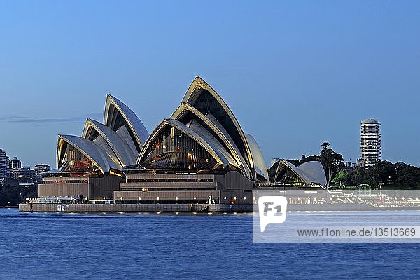 Opernhaus in Sydney bei Sonnenaufgang  Sydney  Australien  Ozeanien