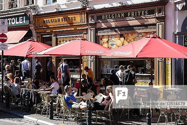 Street cafe in the centre of Brussels  Belgium  Europe