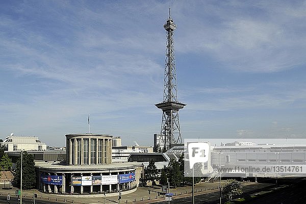 Berliner Funkturm  Fernsehturm  auf dem Messegelände  Berlin  Deutschland  Europa