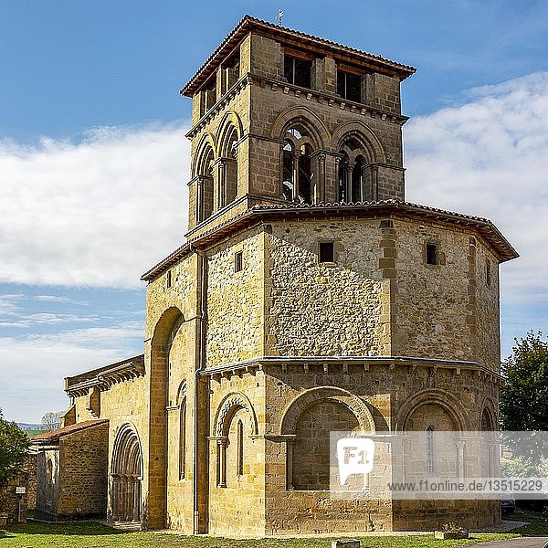 Romanische Kirche von Mailhat  Departement Puy de Dome  Auvergne Rhone Alpes  Frankreich  Europa